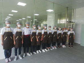 大手拉小手,健康助成長(zhǎng) 輕工化工系學(xué)生與劍河中學(xué)學(xué)生共同走進(jìn)烘焙俱樂(lè)部 輕化工系